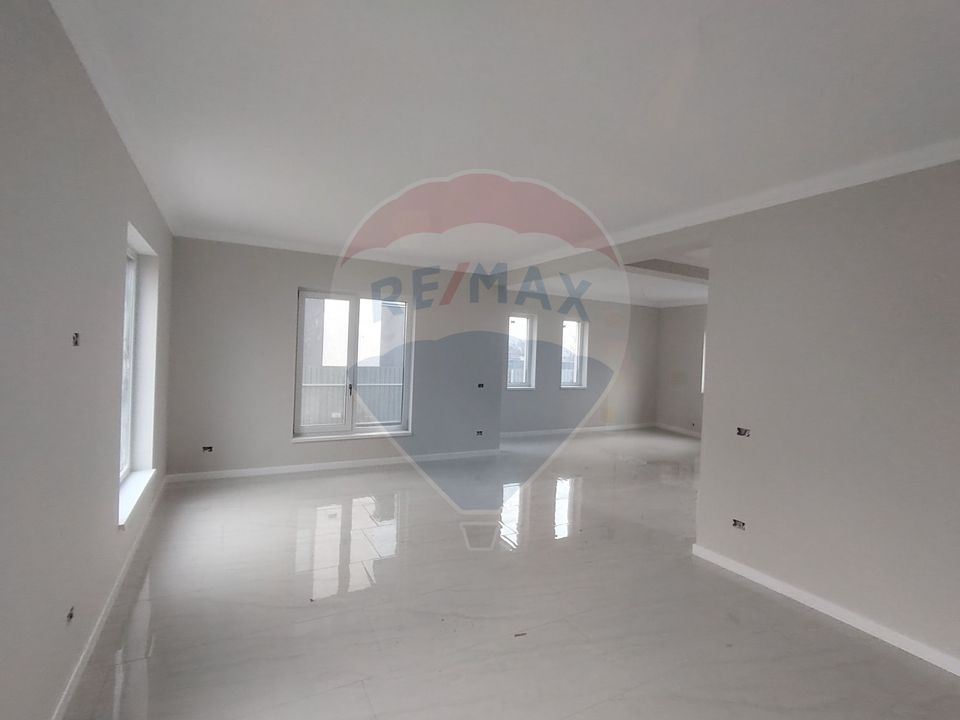 4 room House / Villa for sale