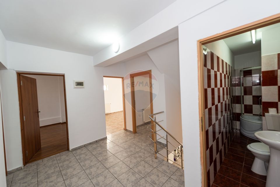 Villa with 10 rooms for rent, GF+GF+1+M, 284mpu, 220 sqm land