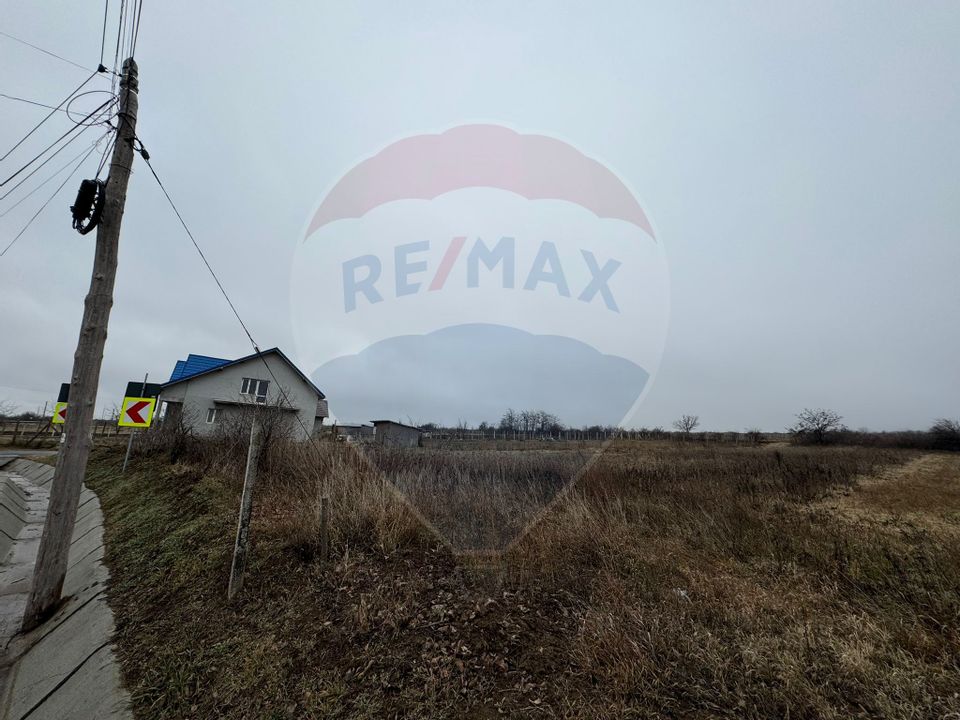 Land 2,146sqm Carligele / Strada vinului