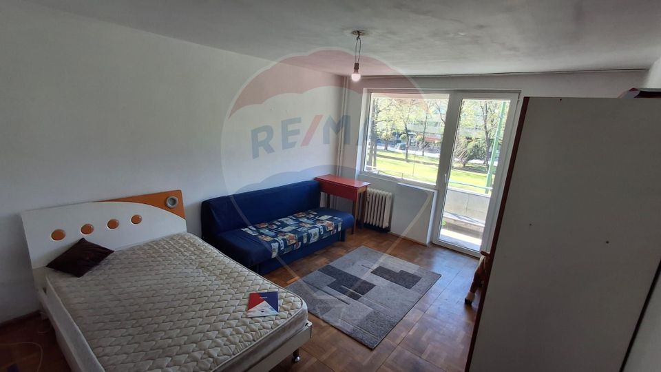 Apartament 1 cameră în Centru – Bd. Revoluției, balcon mare