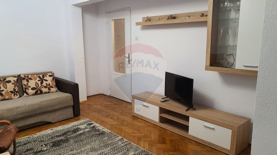 Apartament de inchiriat decomandat 2 camere etaj 1 in zona Strand