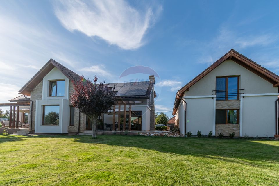 Proprietate exclusivista de vanzare: 2 case | 9 camere | 2000 mp teren