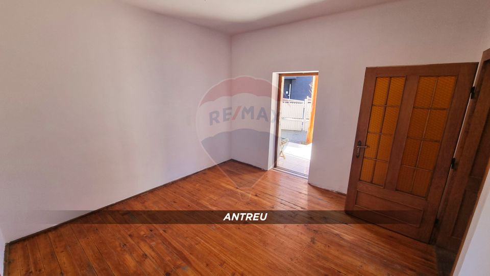 Casă / Vilă cu 5 camere de vânzare în zona Orasul Vechi