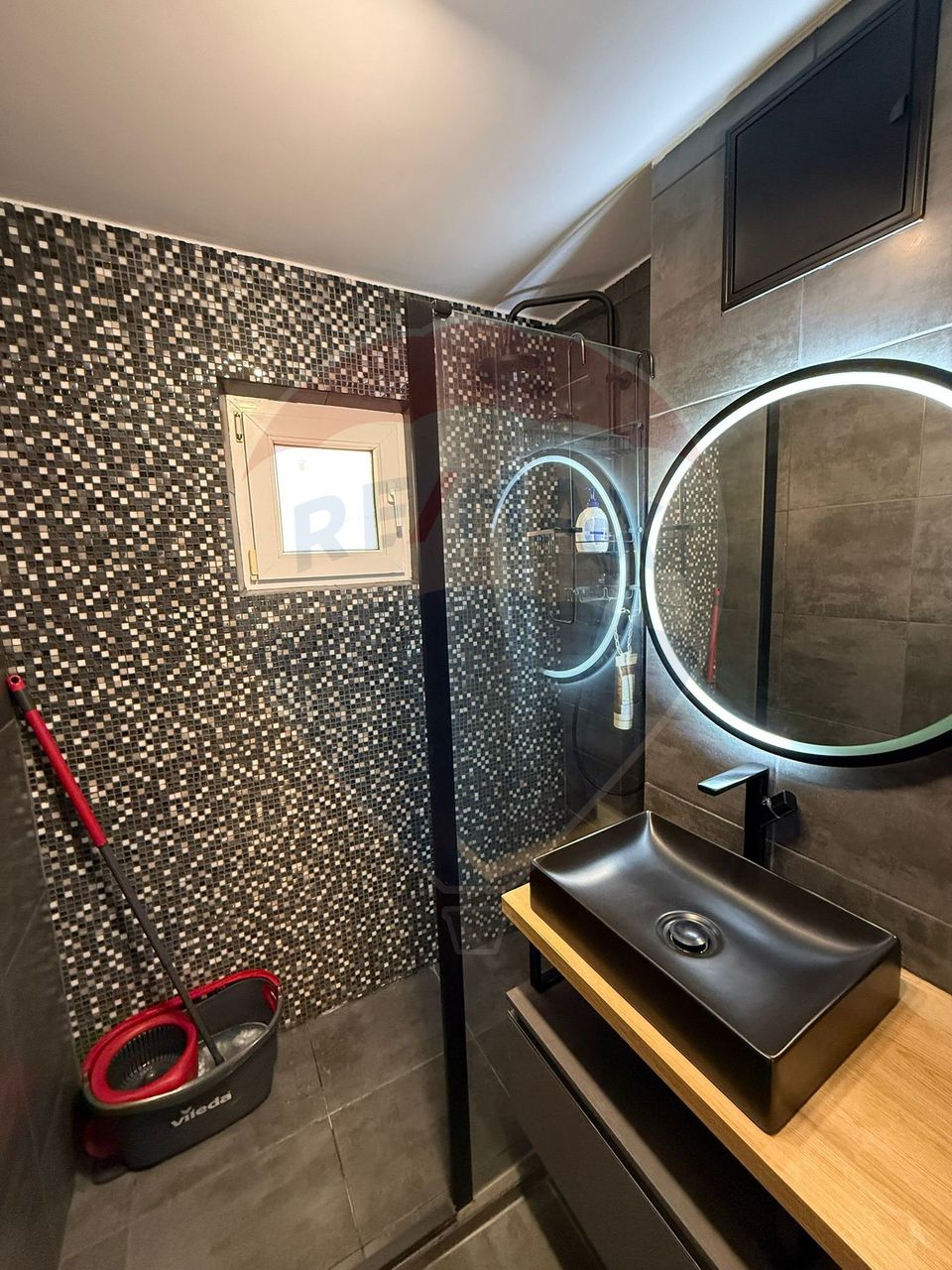 de inchiriat 3 camere, 70 mp, ultrafinisat, 3/4, centrala