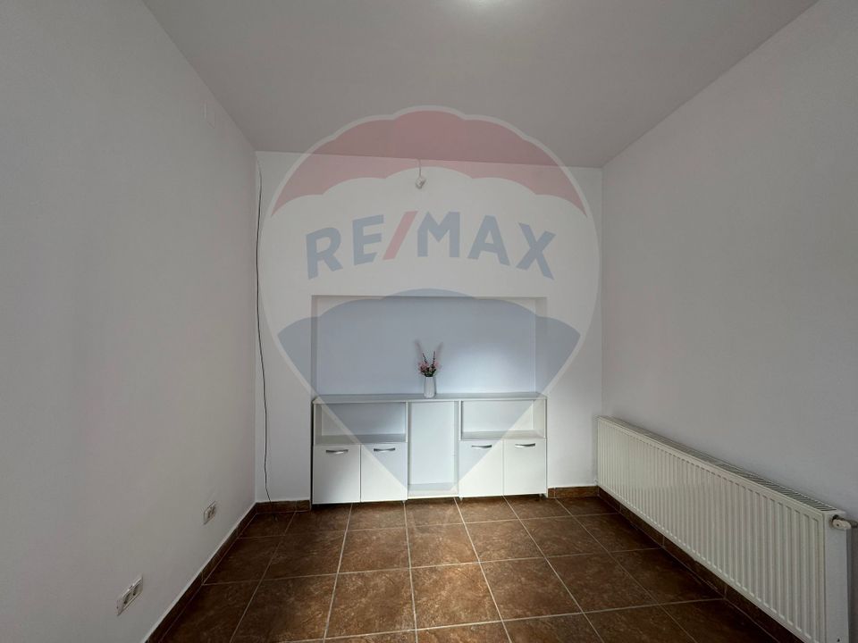 Scaun /camera de inchiriat-salon de infrumusetare (zona centrala)