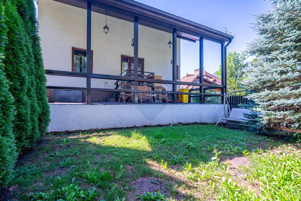 Casă P+M cu 6 camere în Bușteni - Zona Zamora