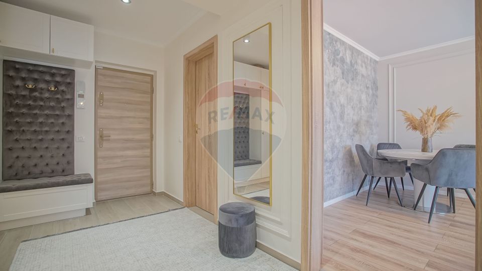 Apartament cu 3 camere de vânzare în zona Tractorul