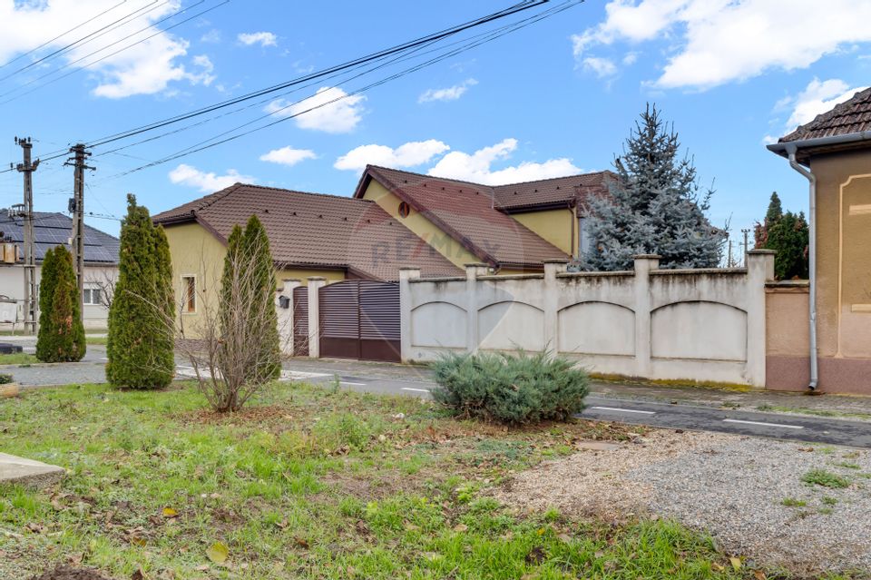 Casă noua pe colt si teren 1079 mp de vanzare in Macea,Arad