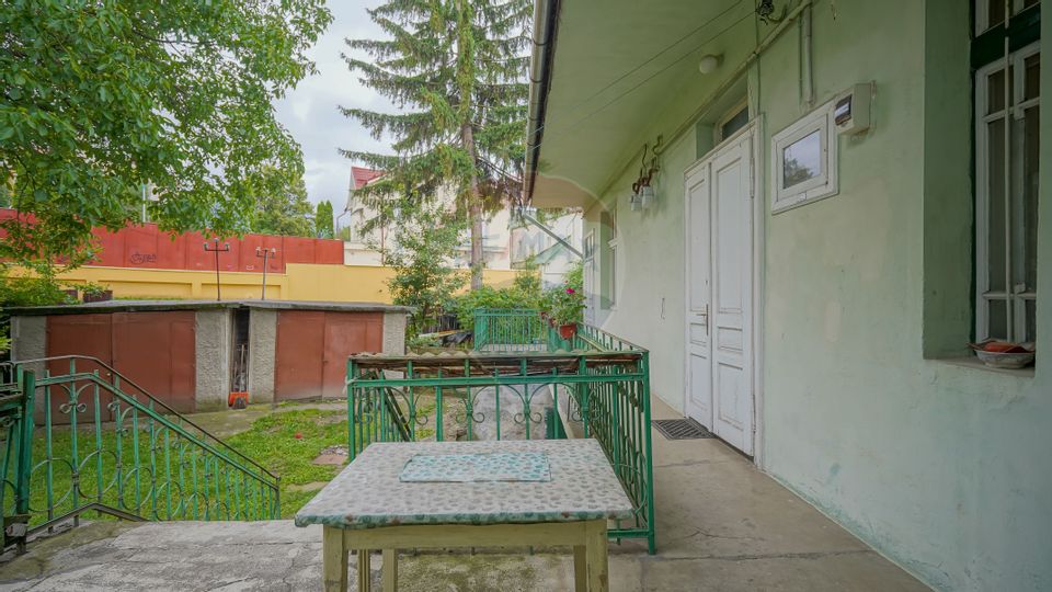 8 room House / Villa for sale, Brasovul Vechi area