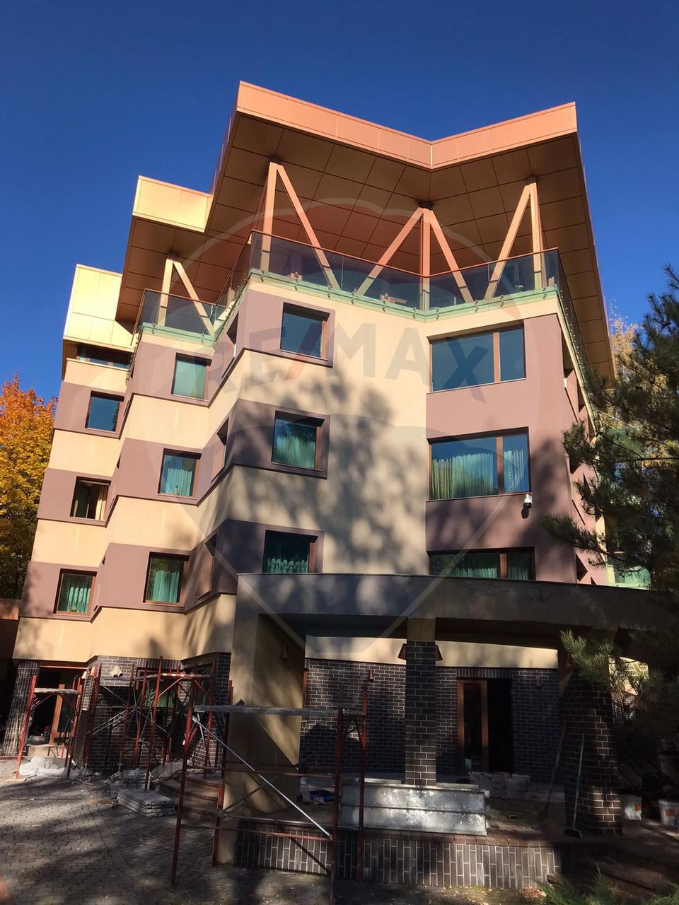 Apartament elegant cu mobilier de inspirație barocă, Valea Cheii 23