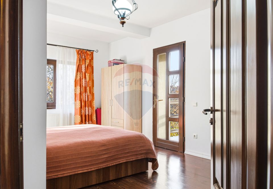 Casă/Vilă de Vânzare cu 5 camere,  Teren 757mp - Iasi - Hlincea