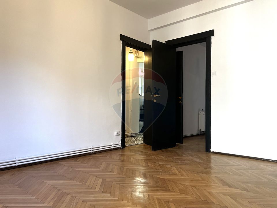 Apartament cu 5 camere de închiriat în zona Universitate