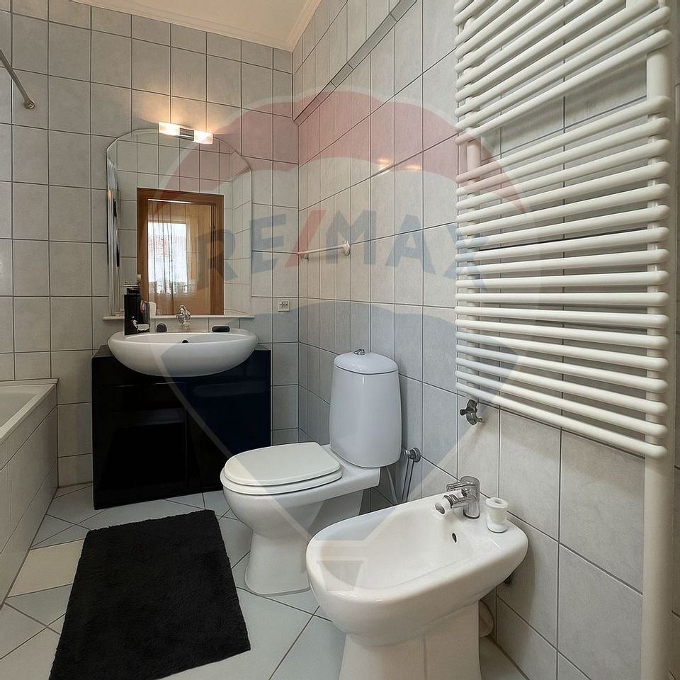 6 room House / Villa for sale, Lipovei area