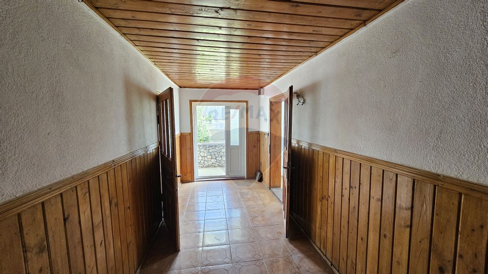 Casă  cu 3 camere, teren intravilan de 1300mp în Ipotești Tișăuți, SV