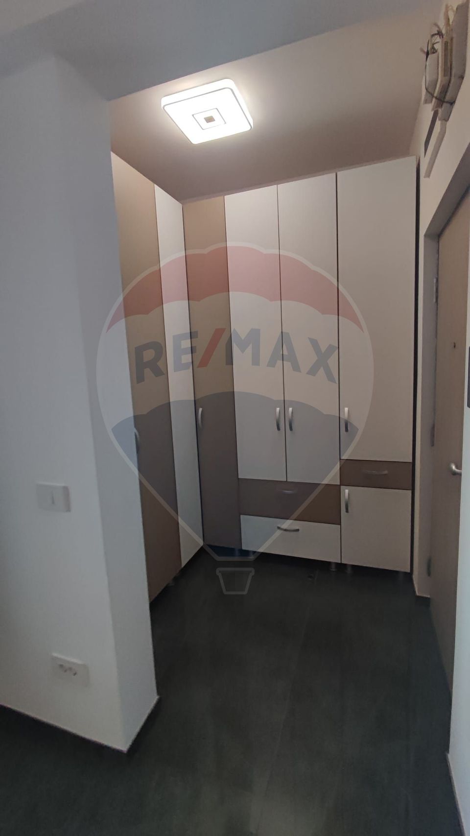 Apartament studio nou de inchiriat parcare inclusa zona ultracentral