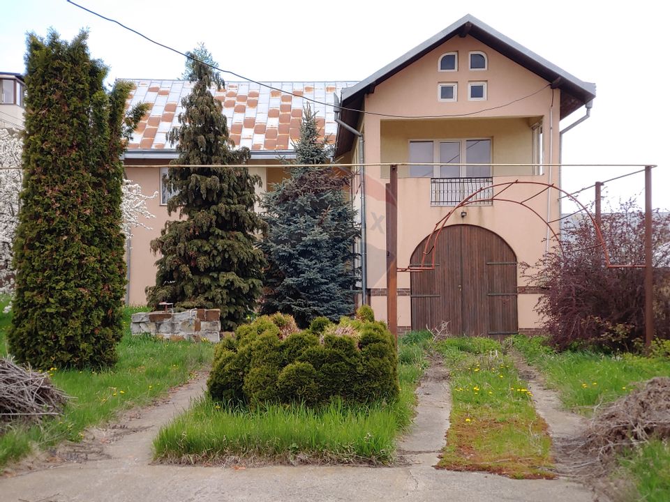 8 room House / Villa for sale