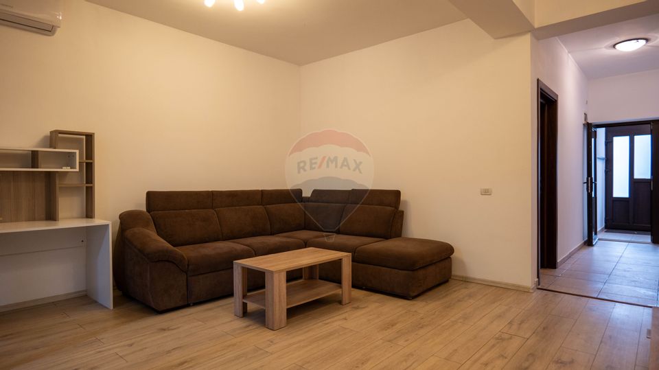 Vanzare apartament 3 camere, in vila cu curte si terasa, Fundeni