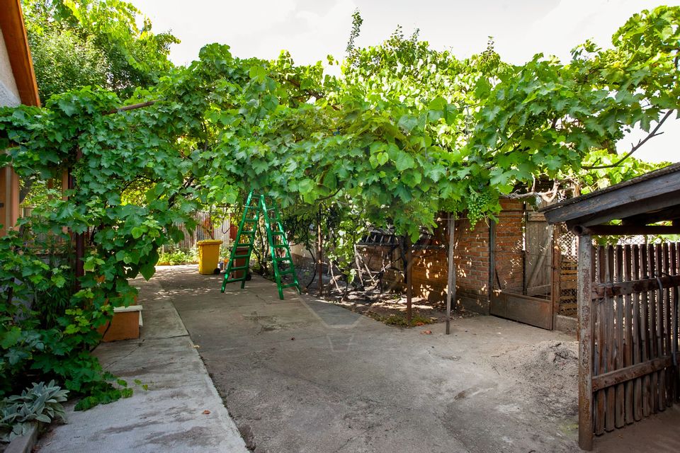 4 room House / Villa for sale, Periferie area