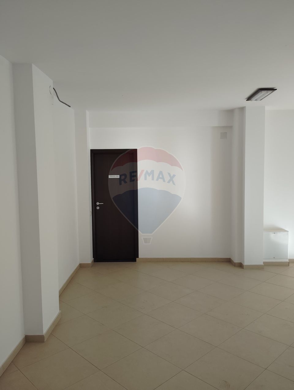 130sq.m Commercial Space for rent, Valea Adanca area