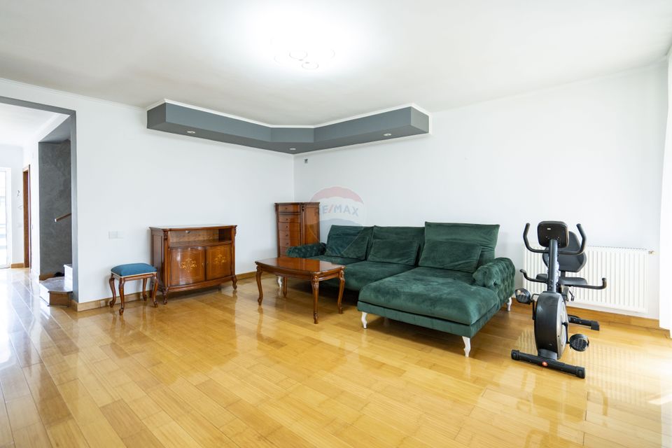 6 room House / Villa for sale