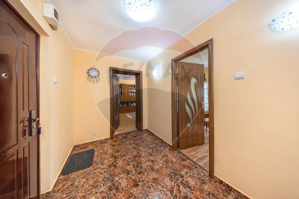 Apartament spațios cu două camere, decomandat