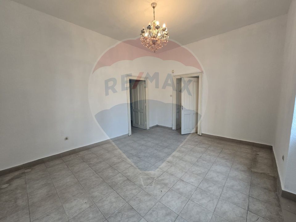 DE VANZARE Casă / Vilă cu 11 camere de vânzare în zona Parcul Carol