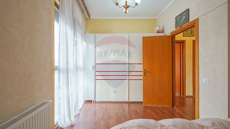 4 room House / Villa for sale, Tractorul area