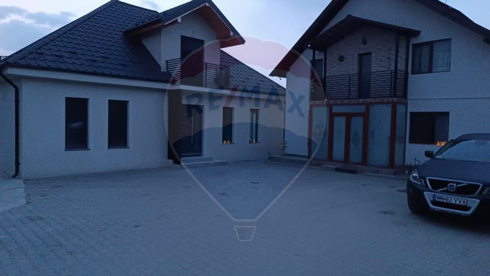 Casă / Vilă cu 7 camere de vânzare