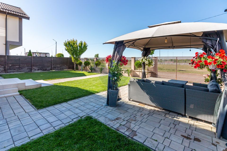 Vanzare Vila Individuala mare | 7 camere, 2 terase | P+1+2R | Curte