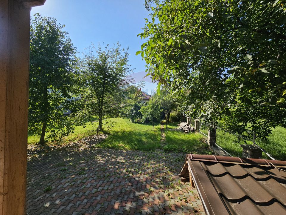 Casă solidă din cărămidă, mobilată, garaj, teren generos – Tarcău