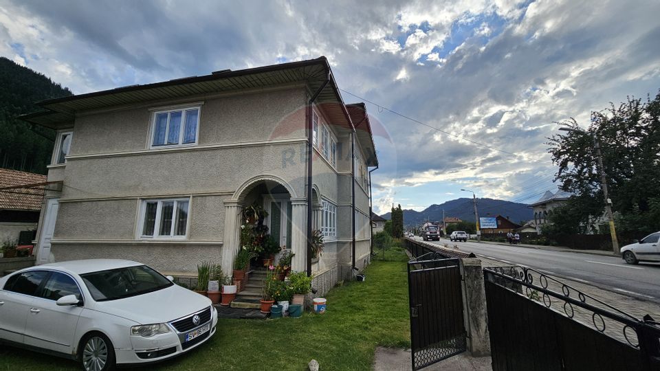 Casa 225 mp, teren intravilan 4822 mp C. Moldovenesc, Suceava