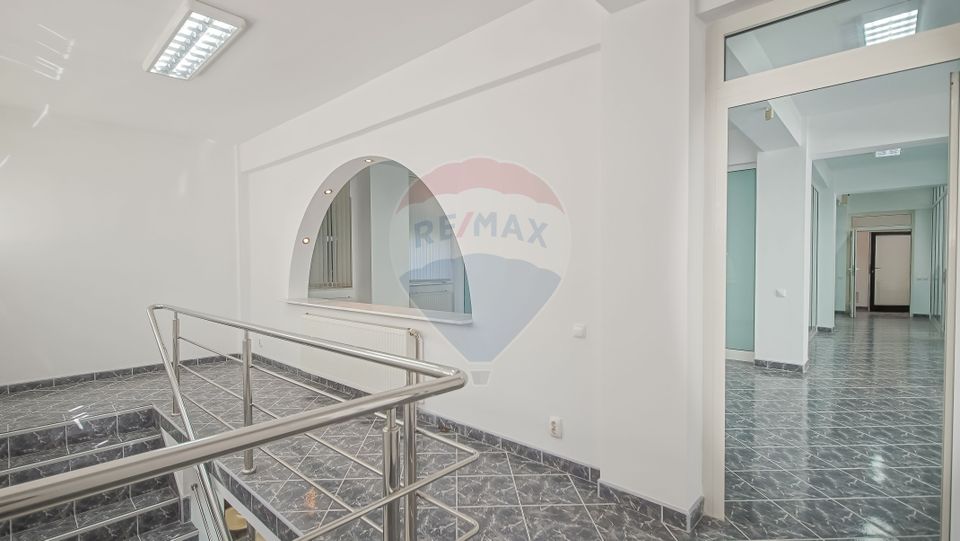 245sq.m Commercial Space for rent, Ultracentral area