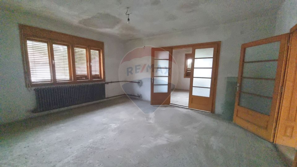 6 room House / Villa for sale, Est area