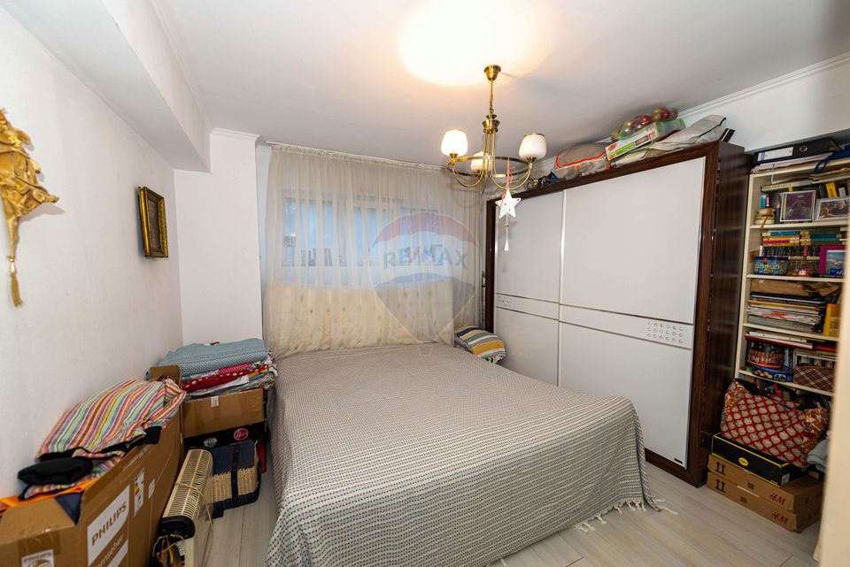 Apartament deosebit 3 camere, decomandat, vanzare, 100mp curte proprie