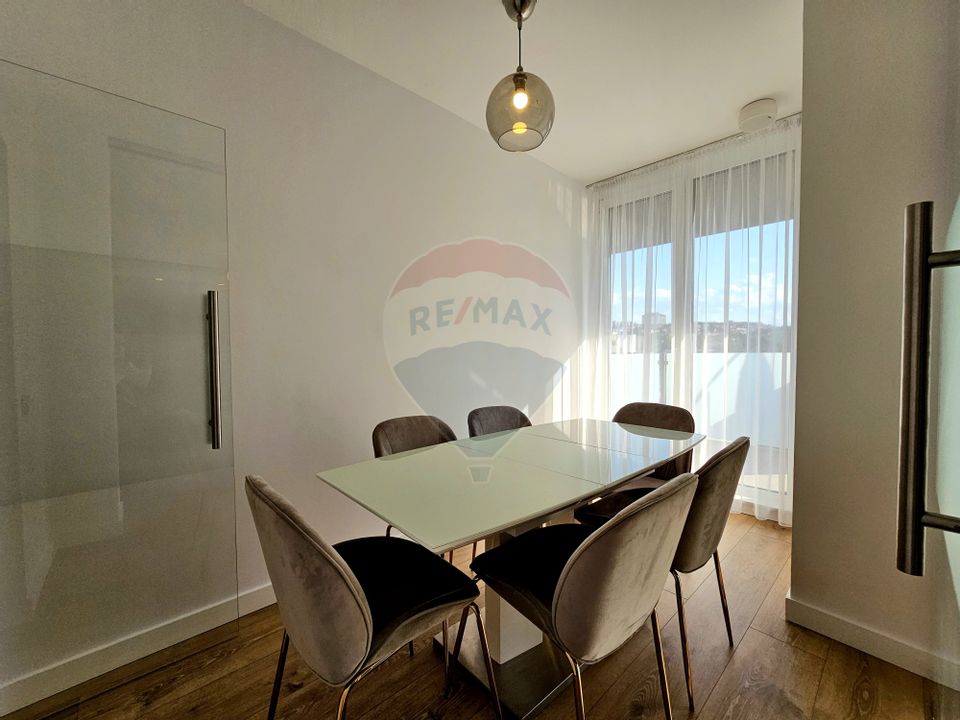 Penthouse superb cu 4 camere de închiriat în zona Andrei Muresanu