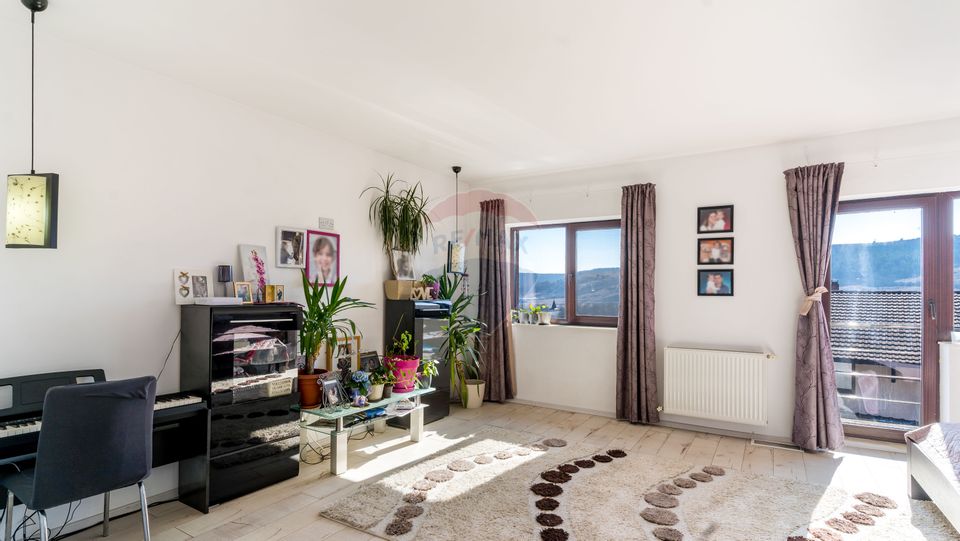 Casa de vanzare, 5 camere, zona Baciu