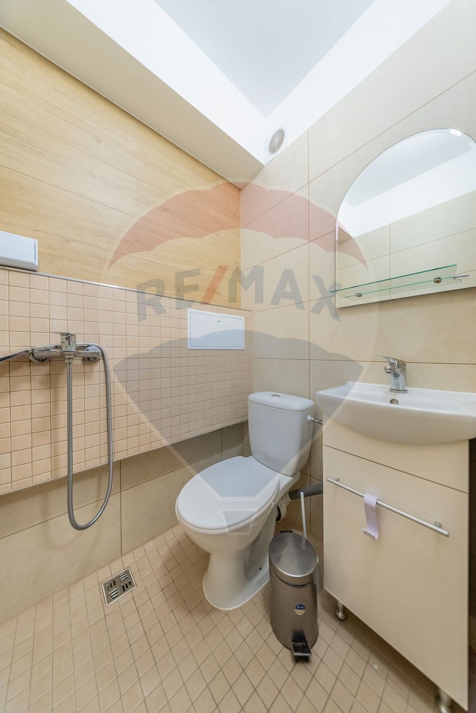 Garsoniera renovata la cheie de inchiriat zona 6 Vanatori,Arad