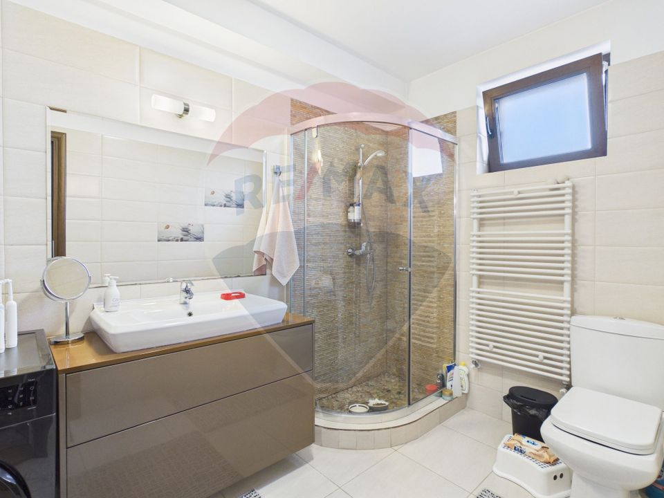 Modern villa 2011, with 5 rooms, 500sqm courtyard and garage