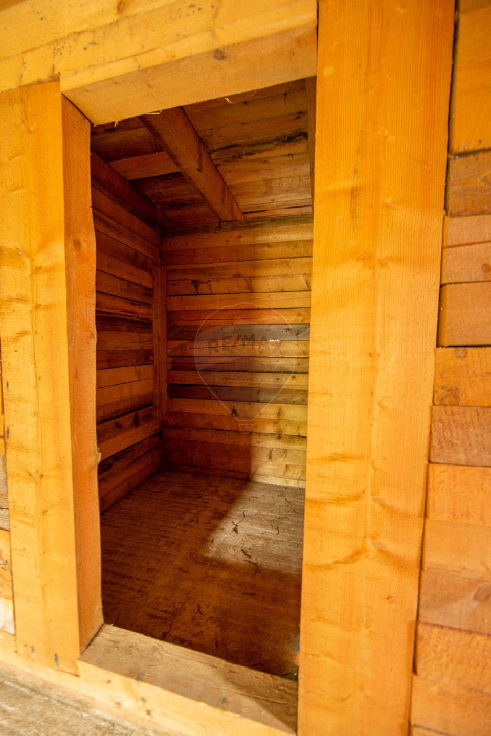 Duplex spațios – oportunitate pentru dezvoltatori sau două familii