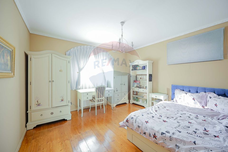 Casă / Vilă cu 5 camere de vânzare în zona Dealuri Oradea