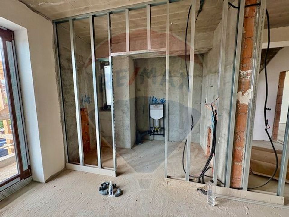 Vilă frumoasa cu 5 camere, 700 mp currte si pompa de caldura - Saftica