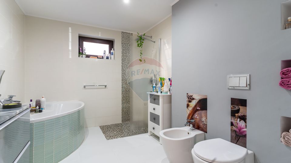 Casa de vanzare, 5 camere, zona Baciu