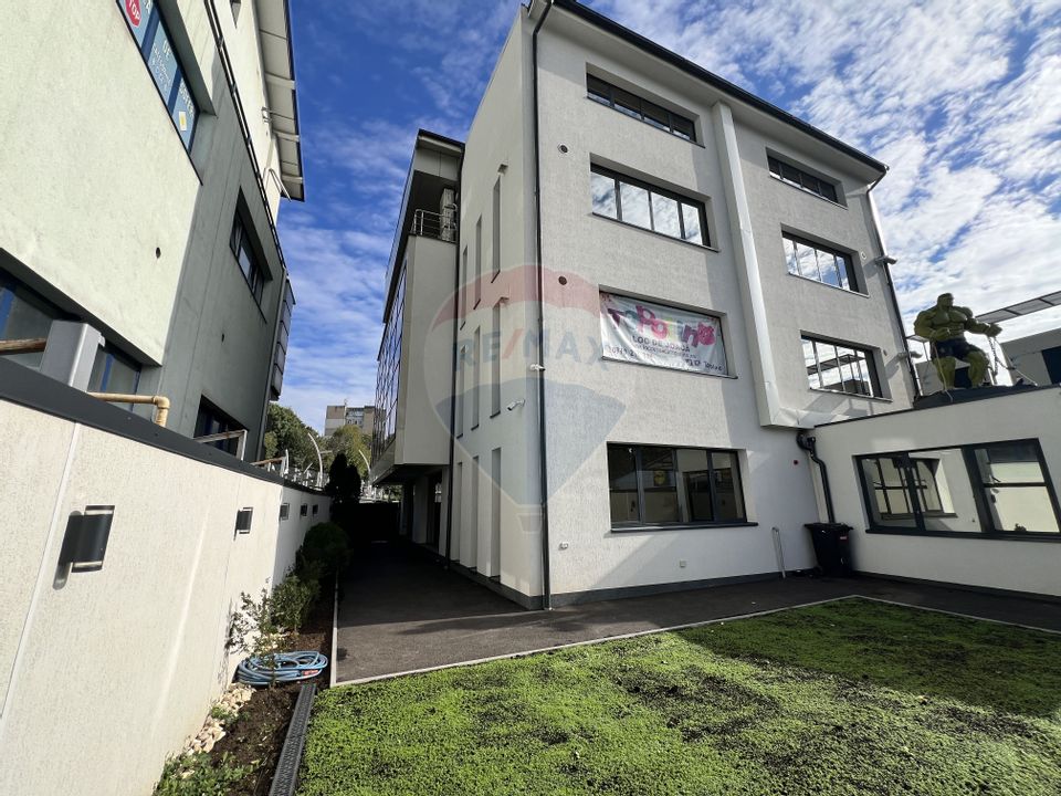 Spațiu comercial modern de închiriat / 2 locuri de parcare