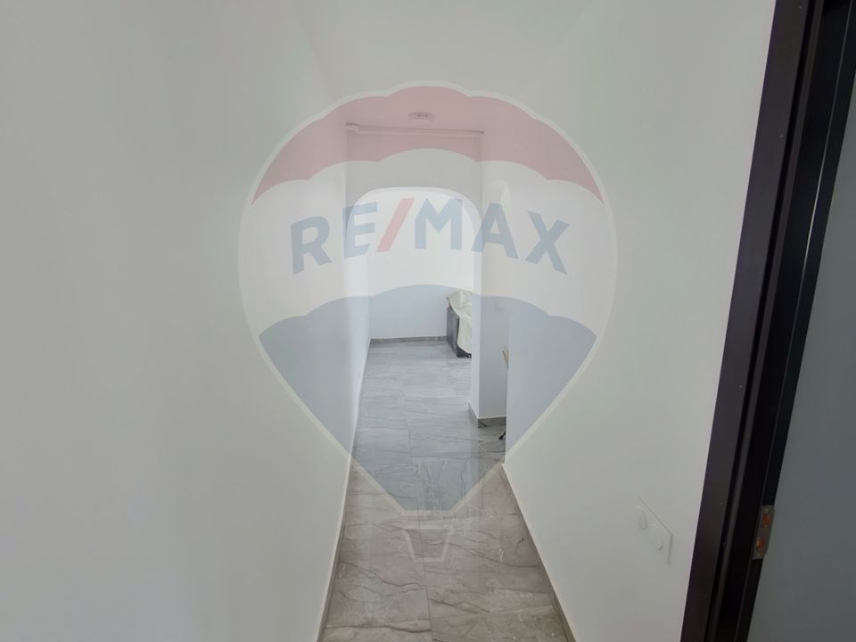 Apartament cu 3 camere de vânzare în zona Est