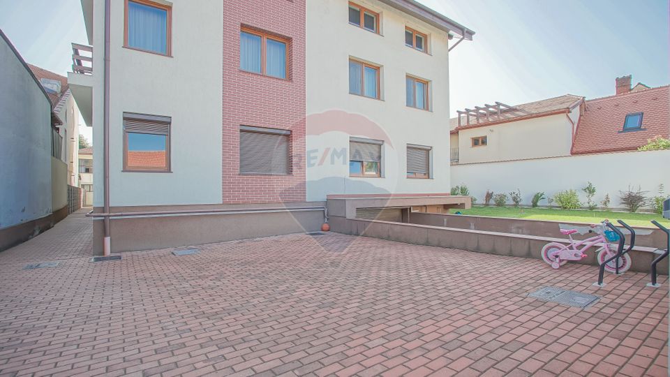 REZERVAT ! Apartament lux 3 camere