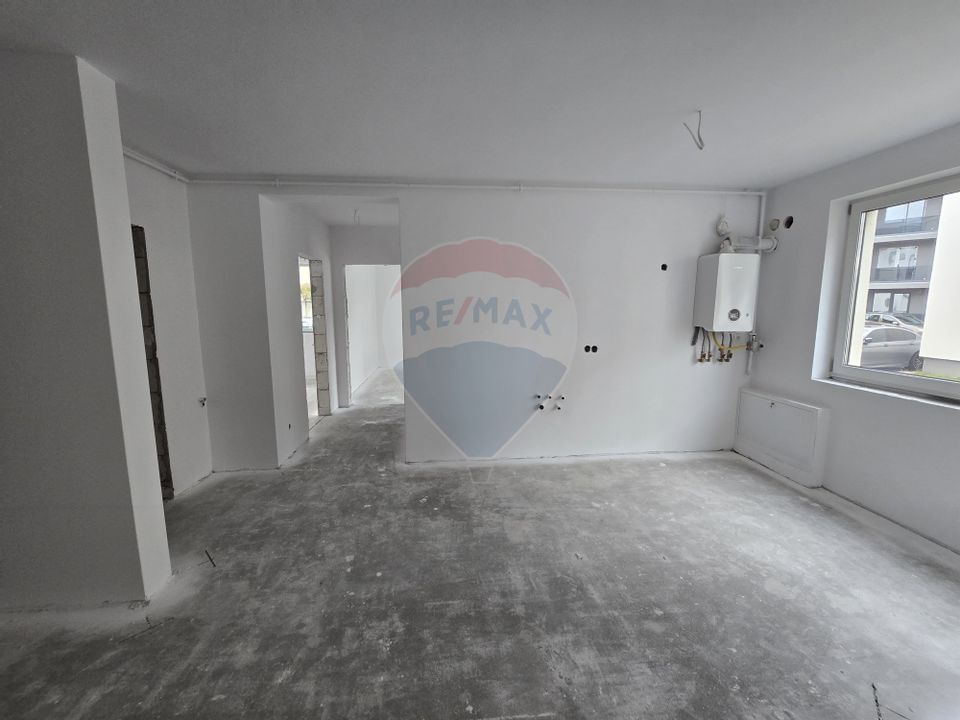 Apartament cu 3 camere de vânzare