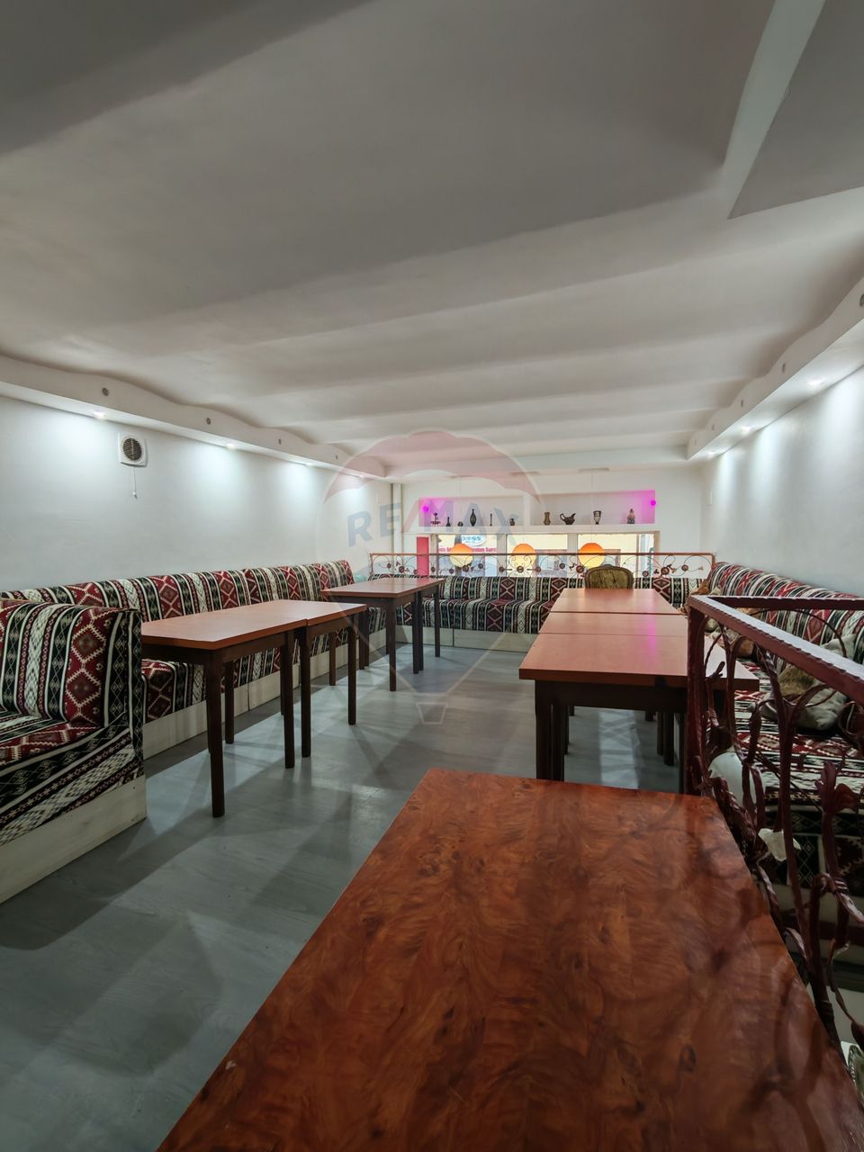 180sq.m Commercial Space for rent, Ultracentral area