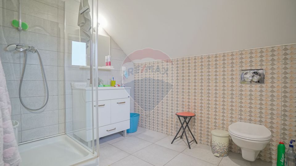 Casa multifunctionala, locuinta si destinatie comerciala Scriitorilor