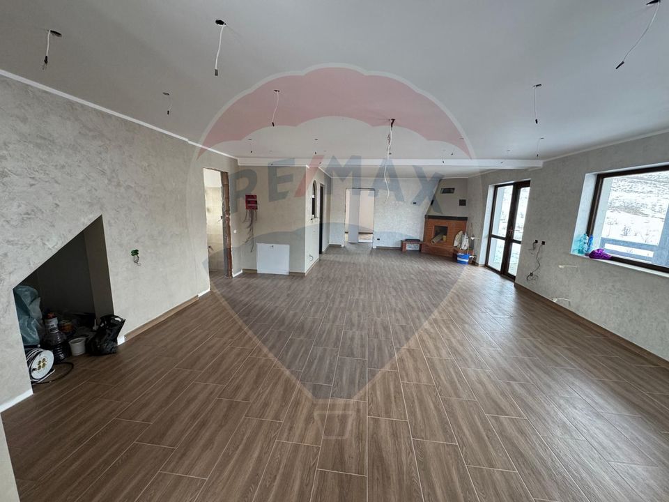 8 room House / Villa for sale, Darmanesti area