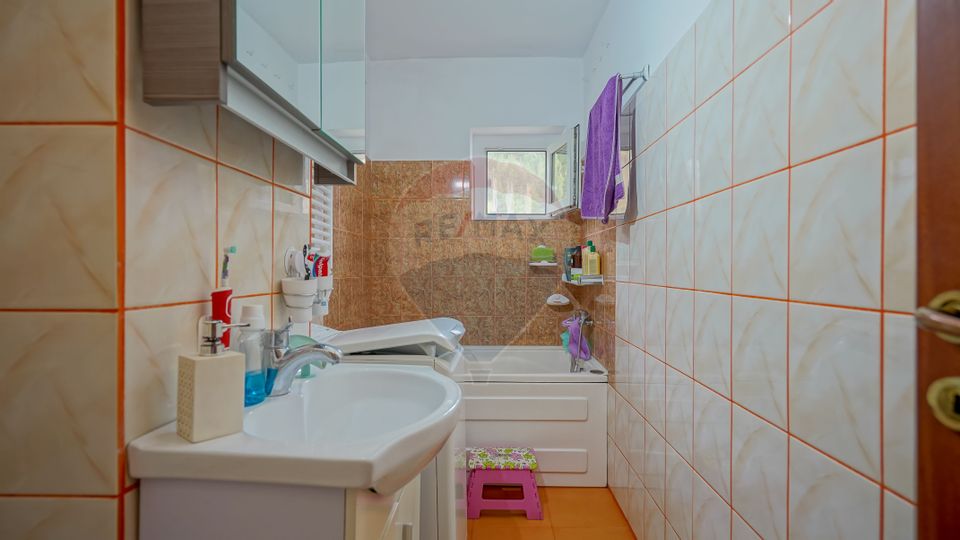 Apartament două camere decomandat la intrare în Răcădău!